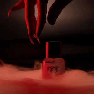 NWT Heretic Nosferatu Perfume - DELUXE SAMPLE SIZE!